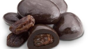Chocolate Covered Raisins For Weight Loss: Nutrition & Calories